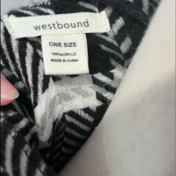 Black & White Checkered Open Poncho - Picture 2 of 4